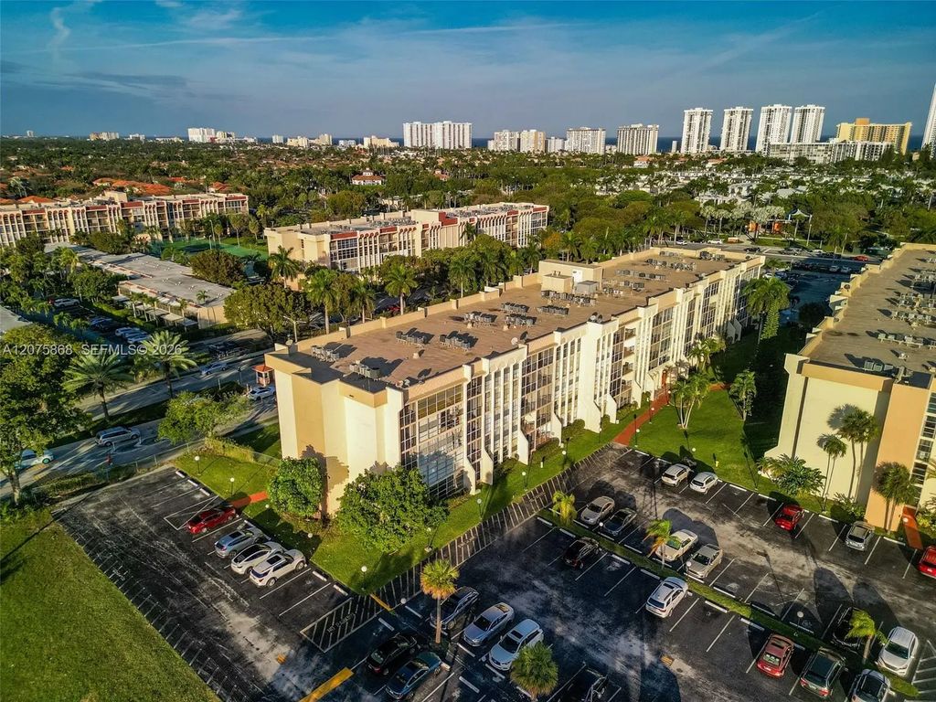 2000 Atlantic Shores Boulevard #407, Hallandale Beach