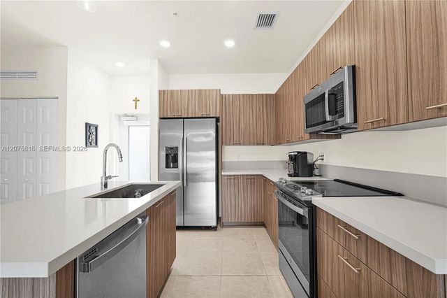 4 of 47 - 8301 Nw 41st Street #b-303, Doral, FL