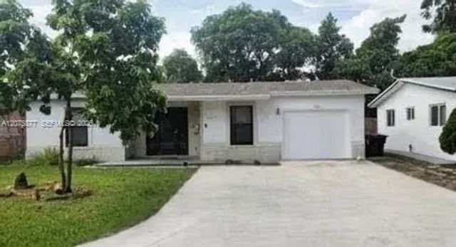 4 of 6 - 6240 Sw 8th Street, North Lauderdale, FL