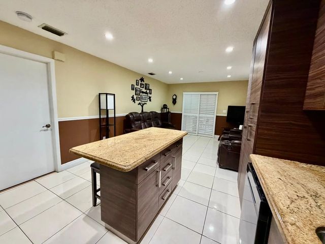 3 of 34 - 1092 W 32nd Street, Hialeah, FL