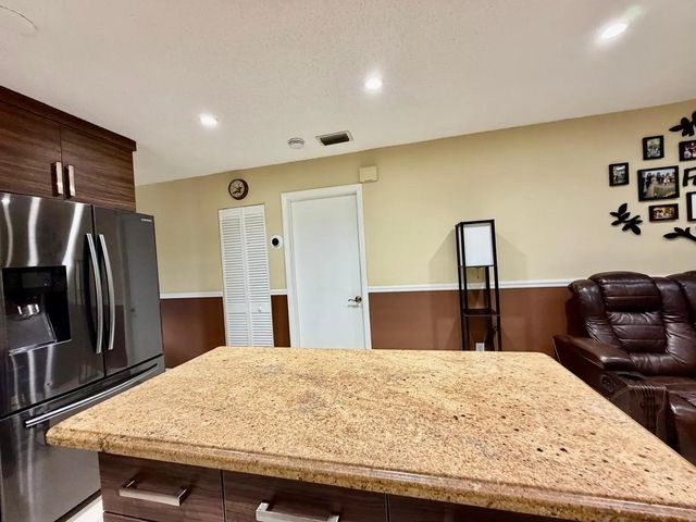 5 of 34 - 1092 W 32nd Street, Hialeah, FL