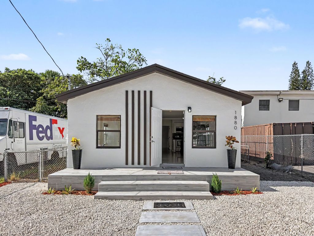 1880 Nw 65th Street, Miami