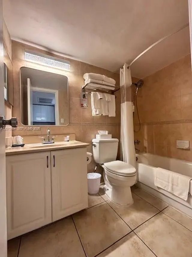 3 of 16 - 19201 Collins Avenue #303, Sunny Isles Beach, FL