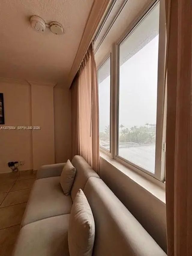 5 of 16 - 19201 Collins Avenue #303, Sunny Isles Beach, FL