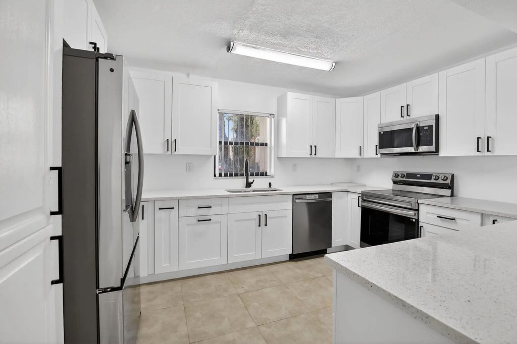 11556 Nw 1st Street, Plantation