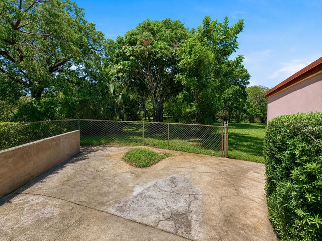 4 of 38 - 691 Nw 20th Court, Pompano Beach, FL