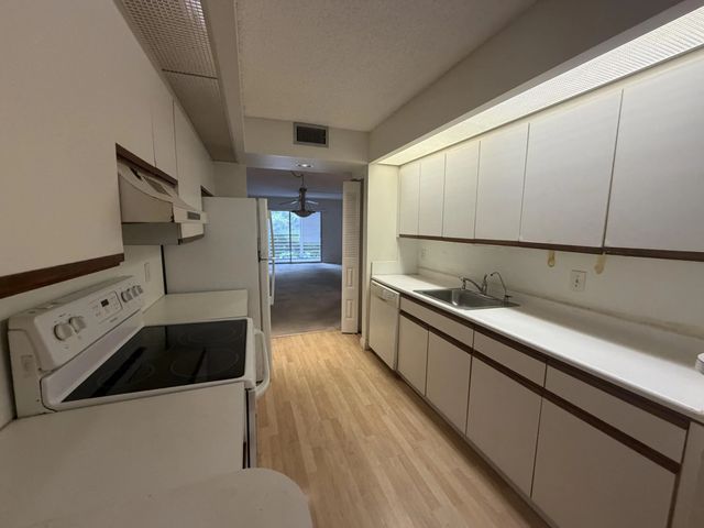 1601 Abaco Drive #l3, Coconut Creek