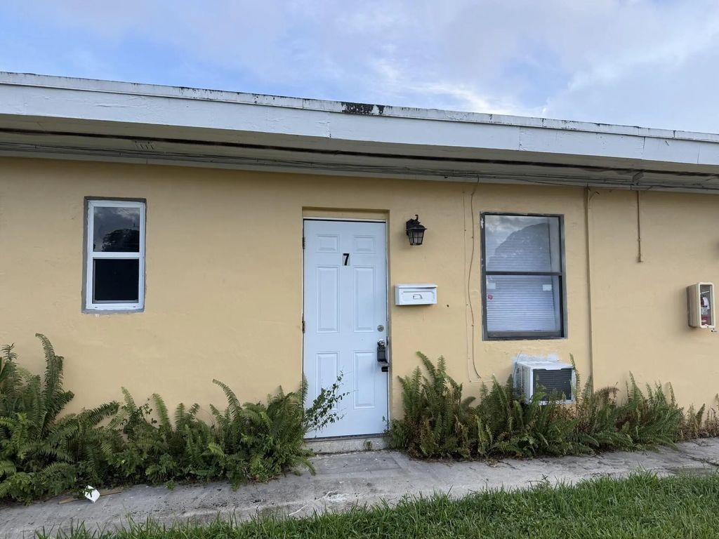 3300 Broadway Avenue #7, West Palm Beach