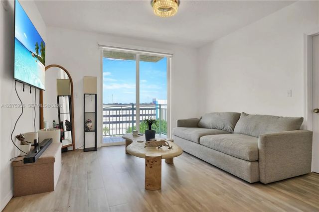 4 of 25 - 3500 Coral Way #1010, Miami, FL