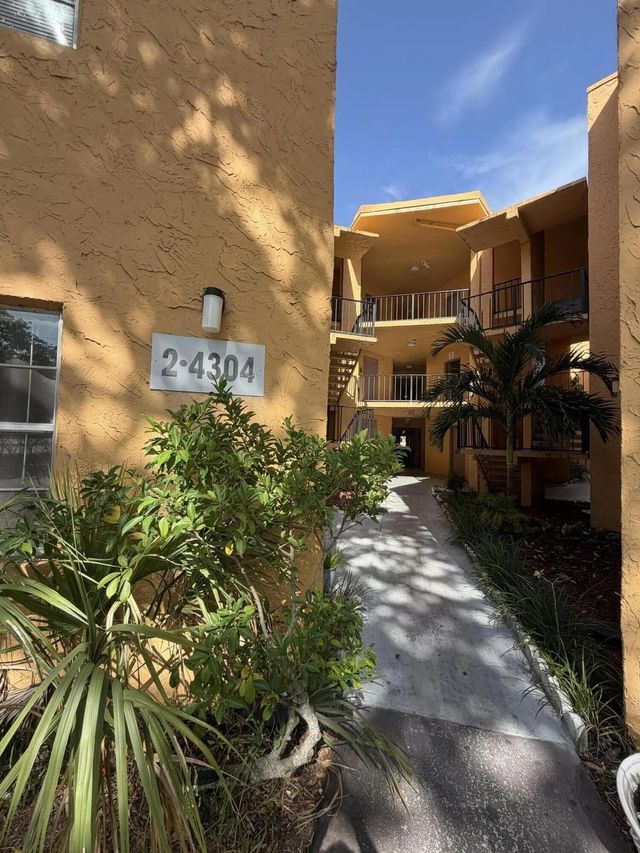 2 of 17 - 4304 Nw 9th Ave #2-3b, Deerfield Beach, FL