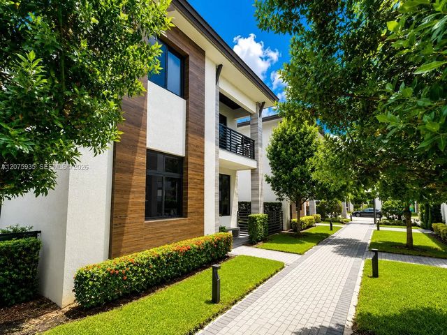 2 of 51 - 4318 Nw 81st Avenue, Doral, FL