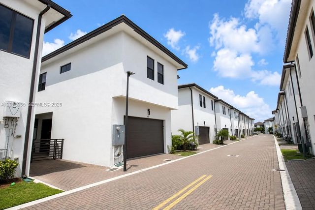 4 of 51 - 4318 Nw 81st Avenue, Doral, FL