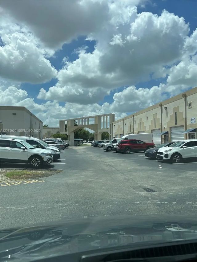 3 of 5 - 10431 Nw 28th Street #e-104, Doral, FL