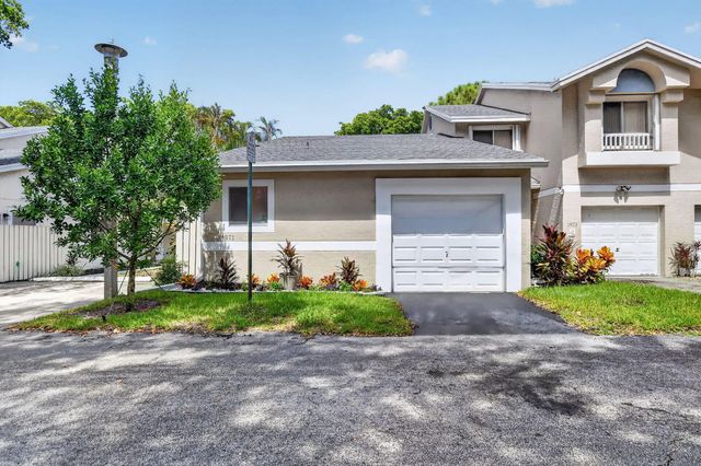 4 of 39 - 1971 Discovery Circle E, Deerfield Beach, FL