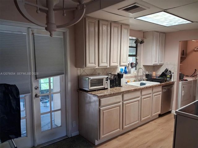 5 of 27 - 6359 Sw 2nd Street, Margate, FL