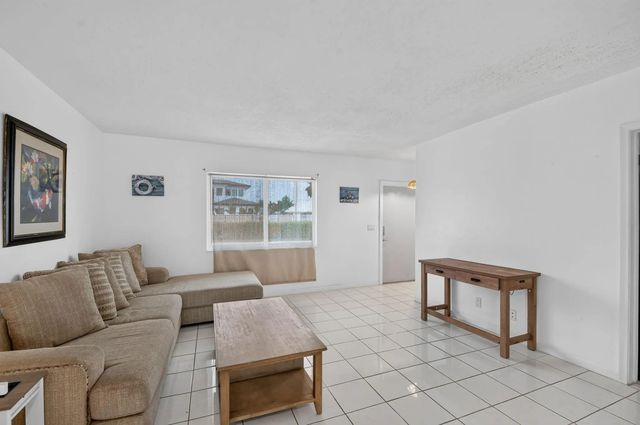 3 of 47 - 658 Ne 6th Court E #e, Boynton Beach, FL