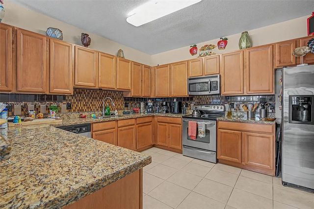 4 of 31 - 527 Se 31st Avenue, Homestead, FL