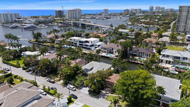 2 of 37 - 2524 Castilla Isle, Fort Lauderdale, FL