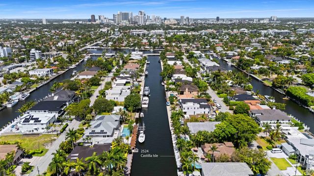 3 of 37 - 2524 Castilla Isle, Fort Lauderdale, FL