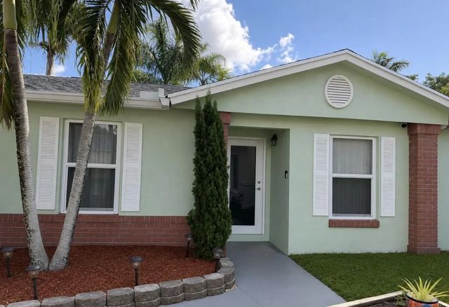 2 of 27 - 924 Cumberland Terrace, Davie, FL