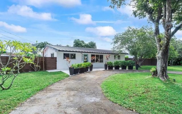 2 of 35 - 3557 Lloyd Drive, Oakland Park, FL