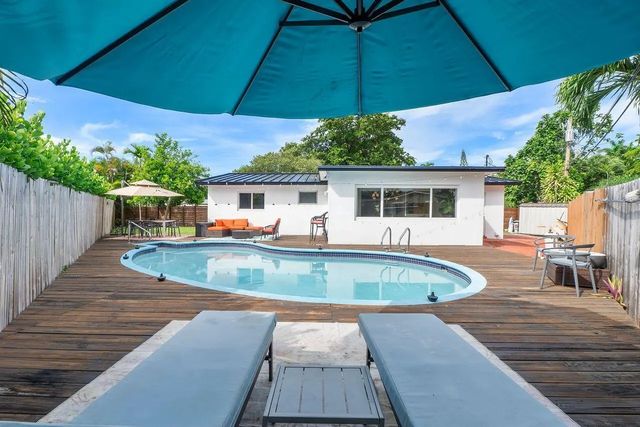 5 of 35 - 3557 Lloyd Drive, Oakland Park, FL