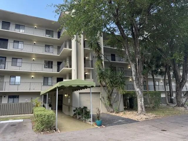 2209 S Cypress Bend Drive #104, Pompano Beach