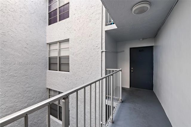 3 of 16 - 9400 Live Oak Place #305, Davie, FL