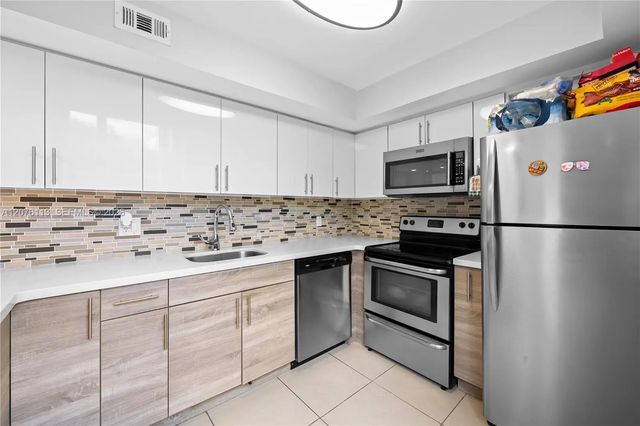 5 of 16 - 9400 Live Oak Place #305, Davie, FL