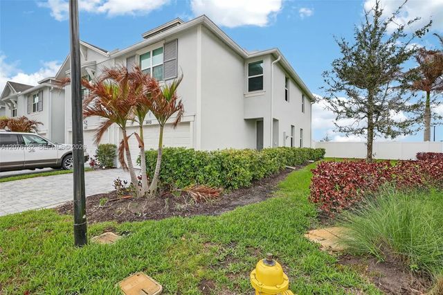 2 of 49 - 5610 Se Edgewater Circle, Stuart, FL