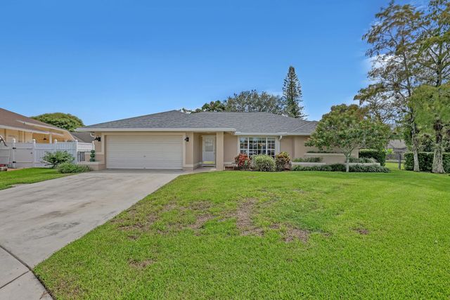 1835 Moonflower Circle, Wellington
