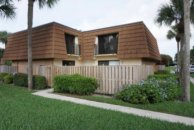 102 Heritage Way, West Palm Beach