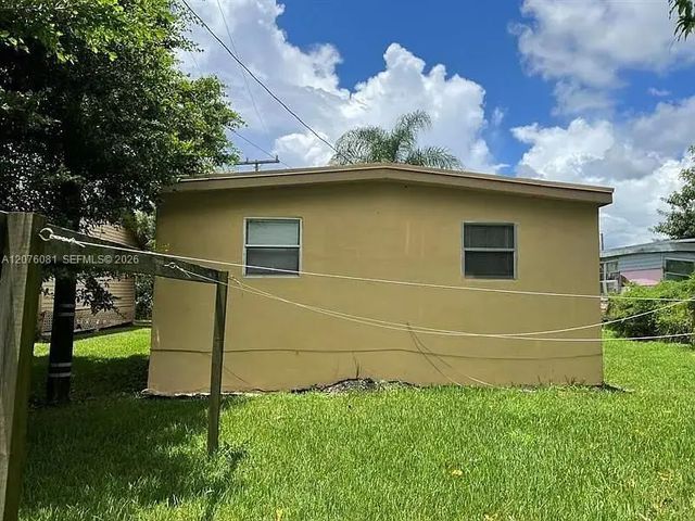 2 of 3 - 418 S Cocoanut Road, Pahokee, FL