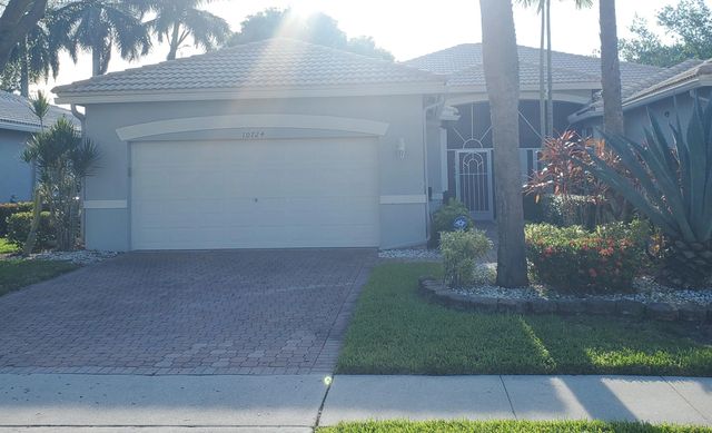 2 of 42 - 10724 Royal Caribbean Circle, Boynton Beach, FL