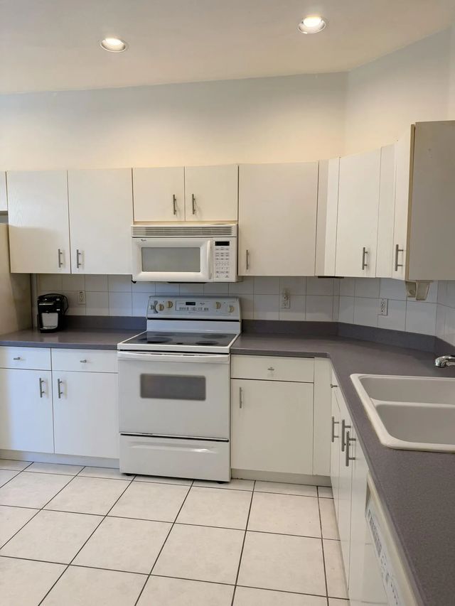 4 of 42 - 10724 Royal Caribbean Circle, Boynton Beach, FL