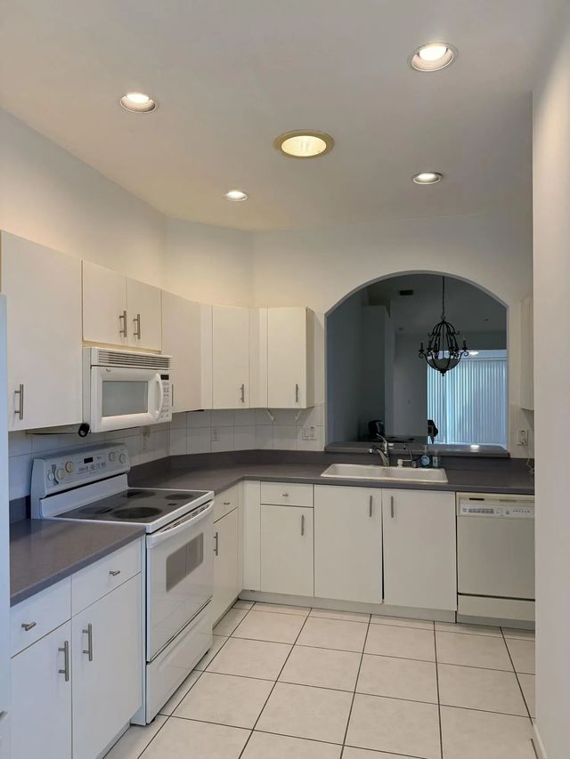 5 of 42 - 10724 Royal Caribbean Circle, Boynton Beach, FL