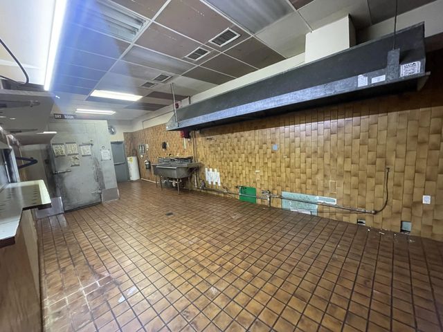 3 of 16 - 2160 Mears Parkway, Margate, FL