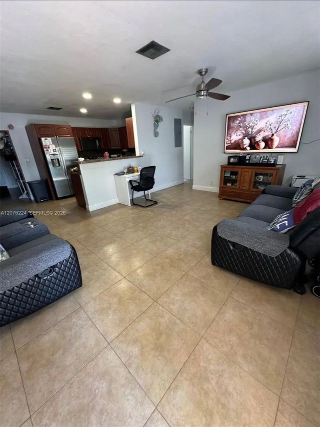 4 of 21 - 607 Nw 42nd Street, Oakland Park, FL
