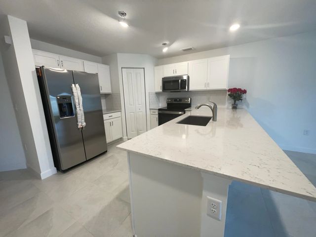 2 of 20 - 6907 Broadwater Lane, Lake Worth, FL