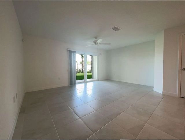 5 of 20 - 6907 Broadwater Lane, Lake Worth, FL