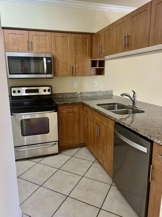 3 of 21 - 6426 Emerald Dunes Drive #206, West Palm Beach, FL