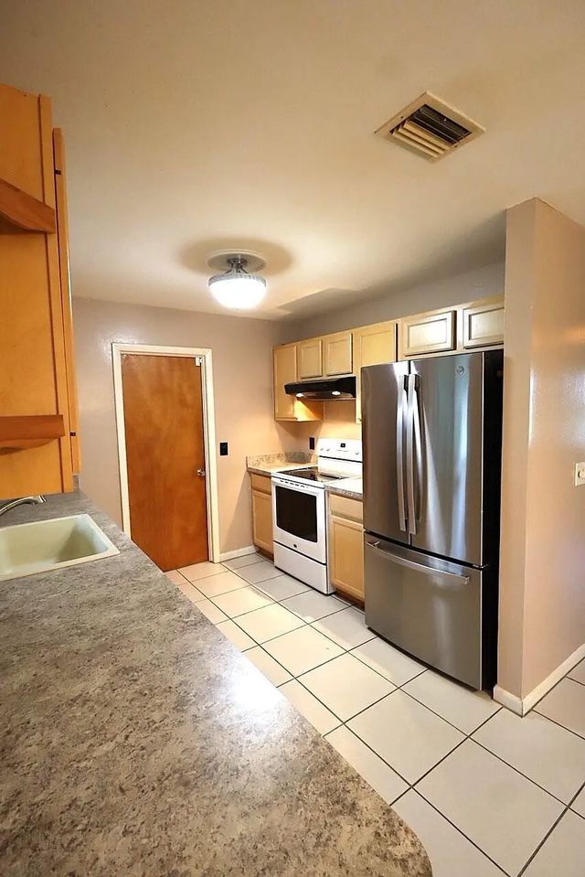 3 of 32 - 5572 Se Cable Drive, Stuart, FL