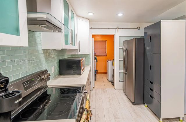 3 of 33 - 10 Sw 46th Avenue, Plantation, FL