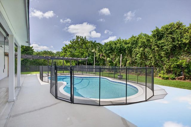 5 of 51 - 2400 Nw 105th Terrace, Coral Springs, FL