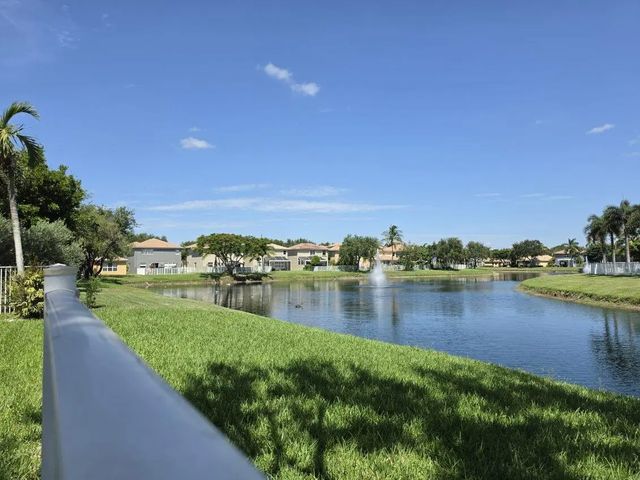 2 of 28 - 5292 Sancerre Circle, Lake Worth, FL