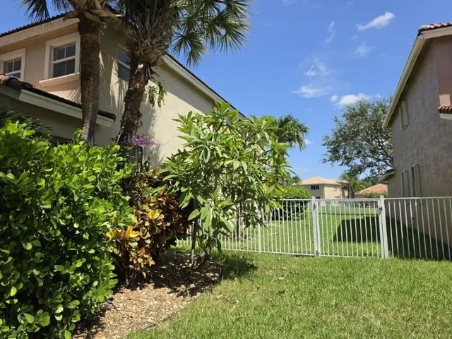 3 of 28 - 5292 Sancerre Circle, Lake Worth, FL