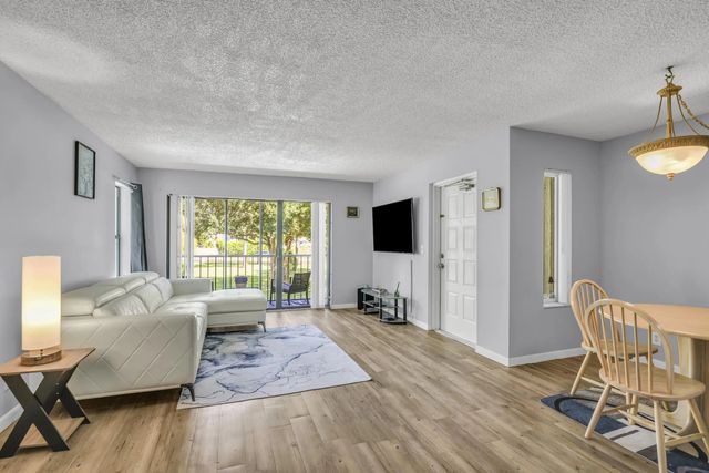 4 of 24 - 3744 Savoy Lane #e2, West Palm Beach, FL