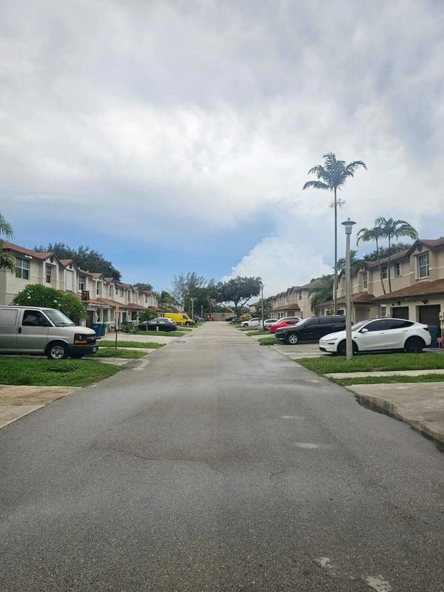 3 of 9 - 3353 Nw 197th Terrace, Miami Gardens, FL
