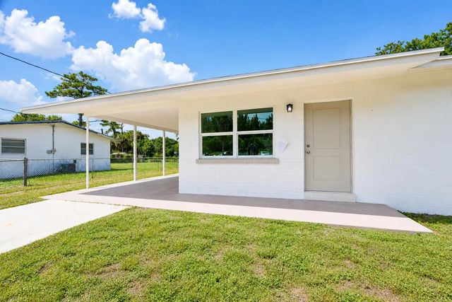 4 of 27 - 5502 San Diego Avenue, Fort Pierce, FL