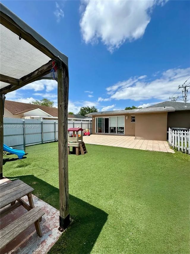 10330 Puerto Rico Drive, Cutler Bay